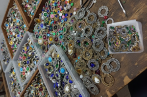 Resin jewellery wholesale supplier in Delhi – Sixtin